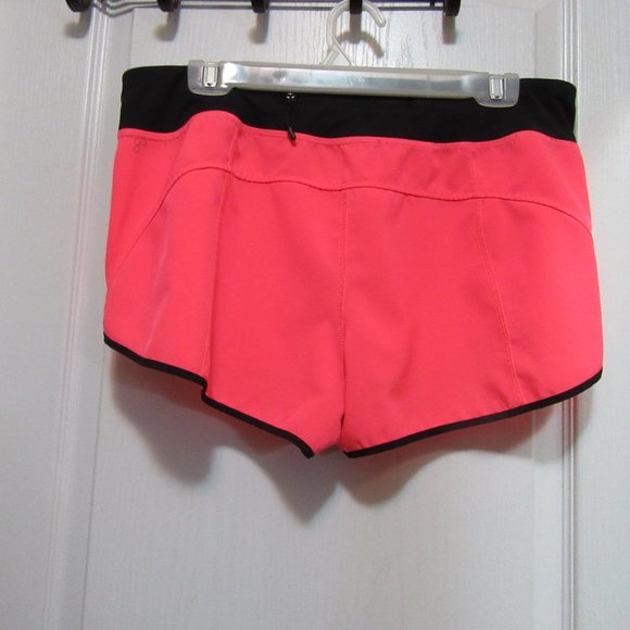 Ladies shorts Size Possibly Large Garage As Is - Picture 3 of 8